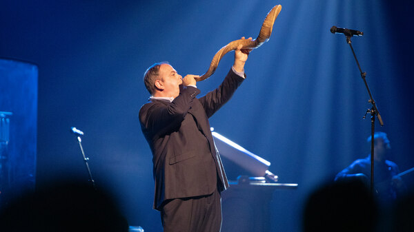 Blowing the shofar during Shabbat service